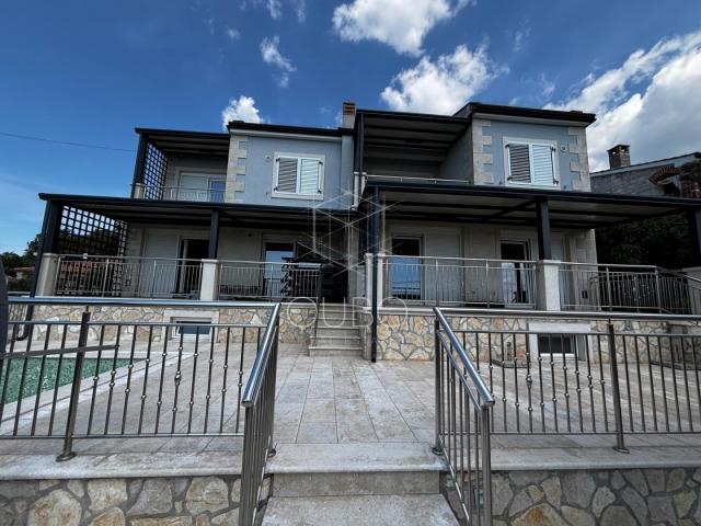 Istra, Poreč - Vila s pogledom na more i investicijskim potencijalom