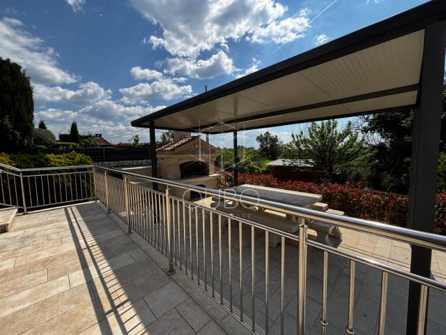 Istra, Poreč - Vila s pogledom na more i investicijskim potencijalom