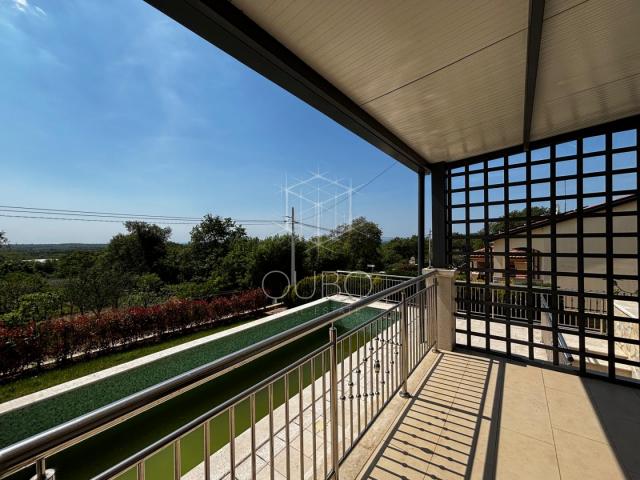 Istra, Poreč - Vila s pogledom na more i investicijskim potencijalom
