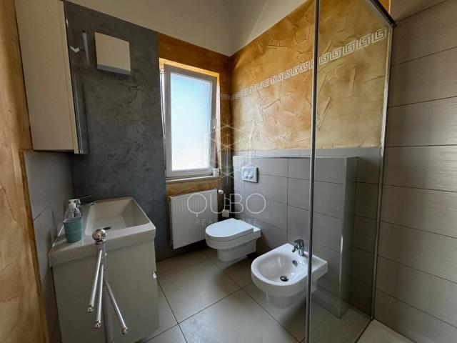 Istra, Poreč - Vila s pogledom na more i investicijskim potencijalom
