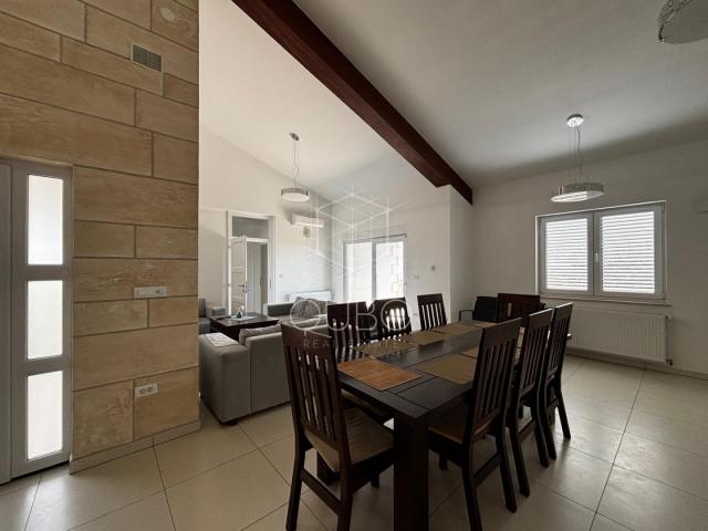 Istra, Poreč - Vila s pogledom na more i investicijskim potencijalom