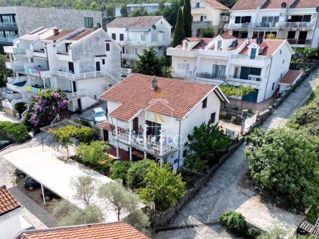 House just 50 m from the sea – Kaluđerovina
