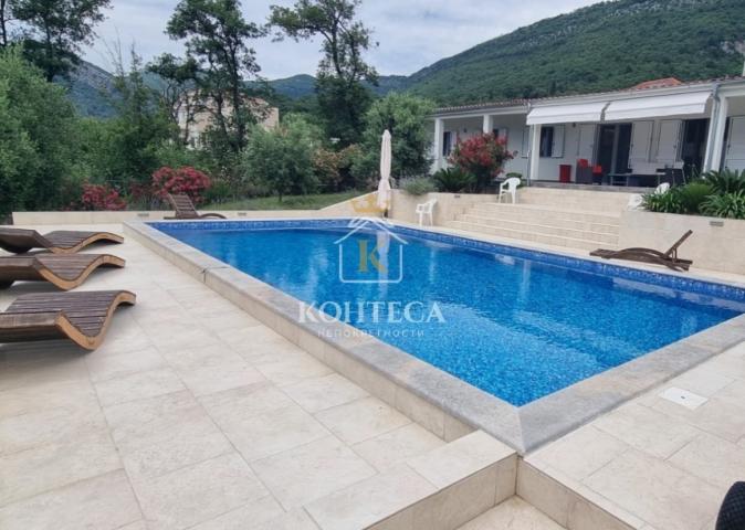 Mediteranska hacijenda u prigradskom naselju -Kavač!