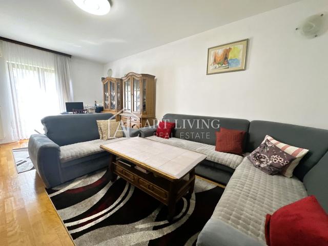 Umag, centar - dvosobni stan 84 m2 na izvrsnoj lokaciji, 400 m od mora