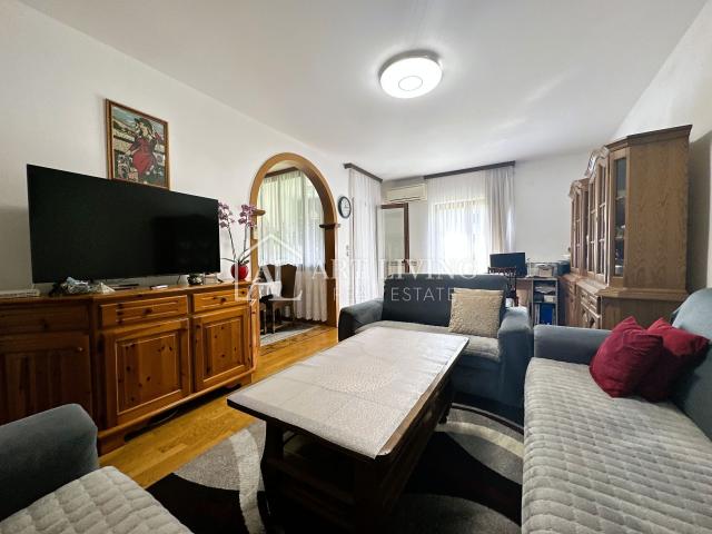 Umag, centar - dvosobni stan 84 m2 na izvrsnoj lokaciji, 400 m od mora