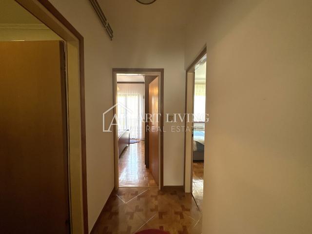 Umag, centar - dvosobni stan 84 m2 na izvrsnoj lokaciji, 400 m od mora