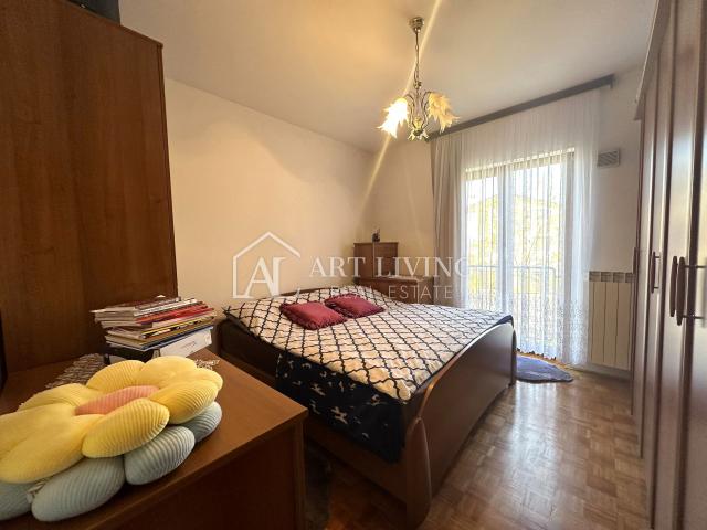 Umag, centar - dvosobni stan 84 m2 na izvrsnoj lokaciji, 400 m od mora