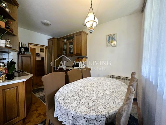 Umag, centar - dvosobni stan 84 m2 na izvrsnoj lokaciji, 400 m od mora