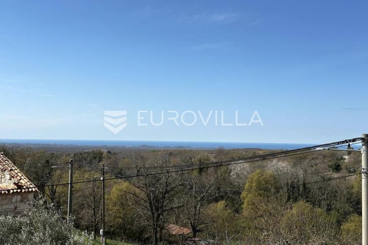Istra, Višnjan, okolica, kamena kuća s pogledom na more i velikim zemljištem