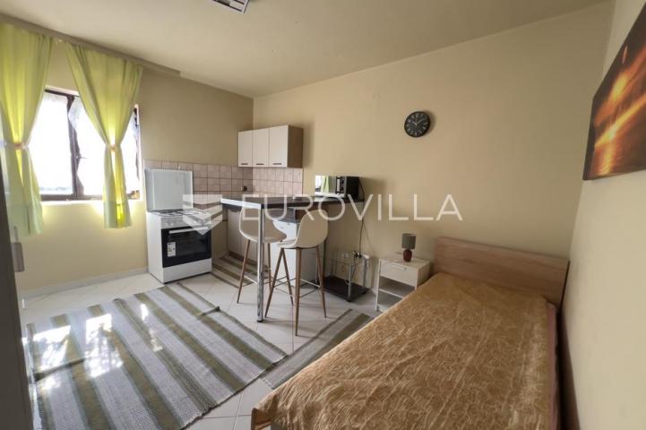 Istra, Poreč okolica, prostrani stan podijeljen u 3 studio apartmana na mirnoj lokaciji