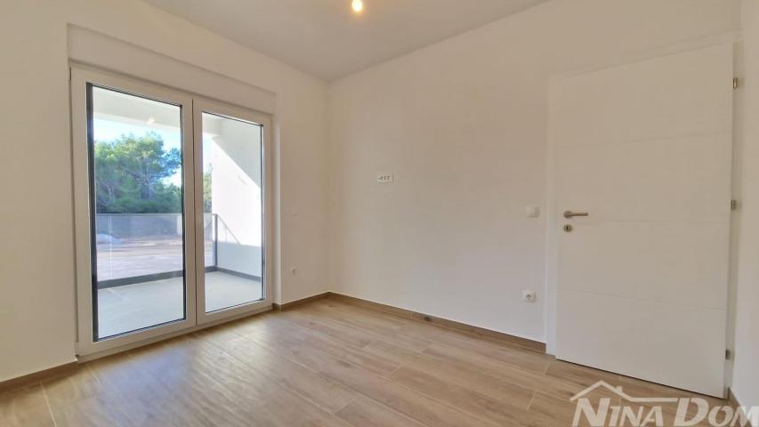 Novogradnja prizemlje panoramski pogled na more i Velebit. 