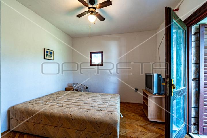 Kuća sa 7 apartmana, 250 m do mora, Lumbarda