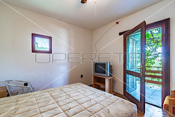 Kuća sa 7 apartmana, 250 m do mora, Lumbarda