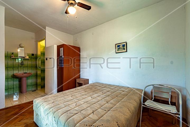 Kuća sa 7 apartmana, 250 m do mora, Lumbarda