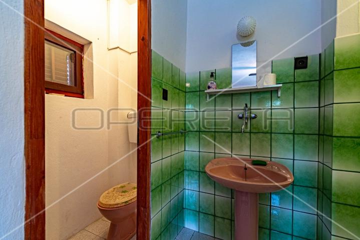 Kuća sa 7 apartmana, 250 m do mora, Lumbarda