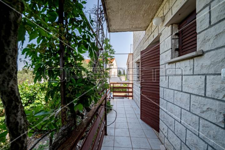 Kuća sa 7 apartmana, 250 m do mora, Lumbarda