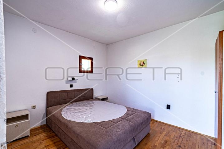 Kuća sa 7 apartmana, 250 m do mora, Lumbarda