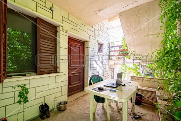 Kuća sa 7 apartmana, 250 m do mora, Lumbarda