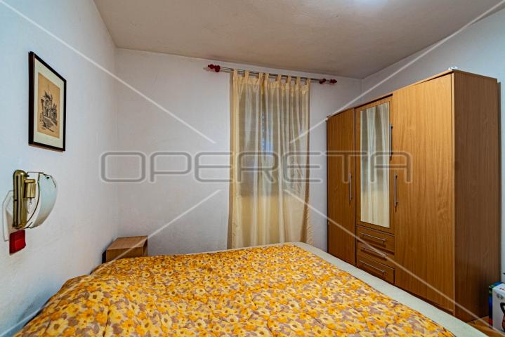 Kuća sa 7 apartmana, 250 m do mora, Lumbarda