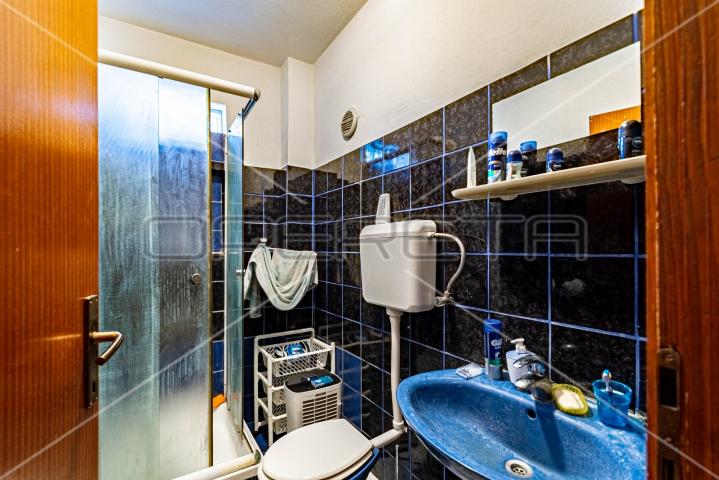 Kuća sa 7 apartmana, 250 m do mora, Lumbarda
