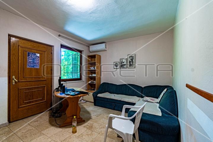 Kuća sa 7 apartmana, 250 m do mora, Lumbarda