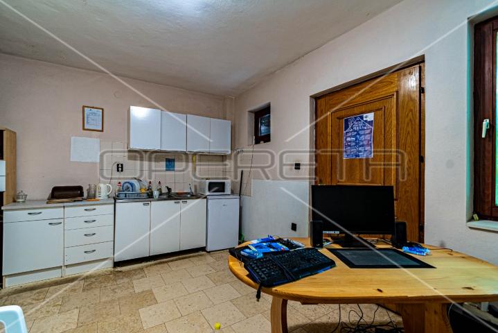 Kuća sa 7 apartmana, 250 m do mora, Lumbarda
