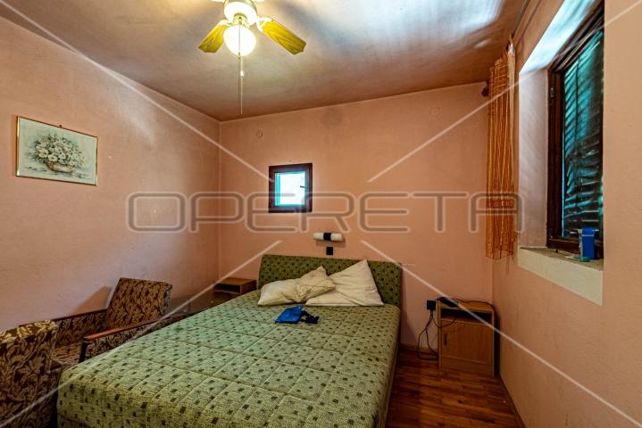 Kuća sa 7 apartmana, 250 m do mora, Lumbarda