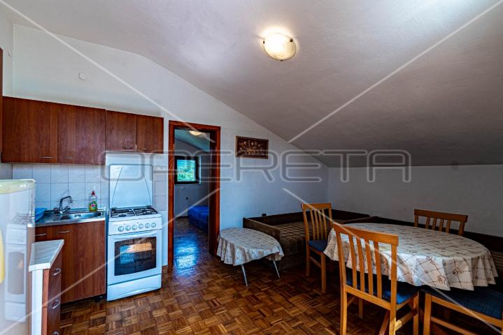 Kuća sa 7 apartmana, 250 m do mora, Lumbarda