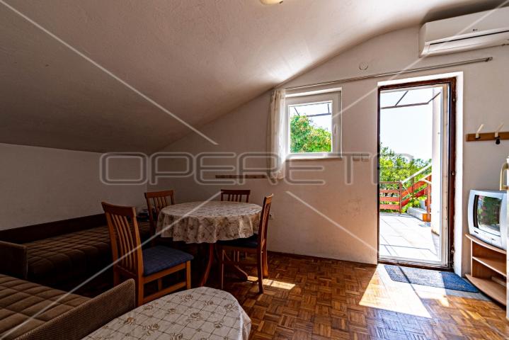 Kuća sa 7 apartmana, 250 m do mora, Lumbarda