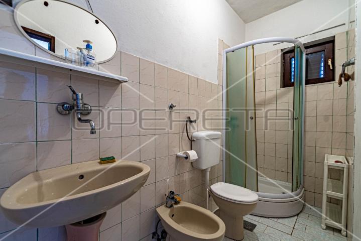Kuća sa 7 apartmana, 250 m do mora, Lumbarda
