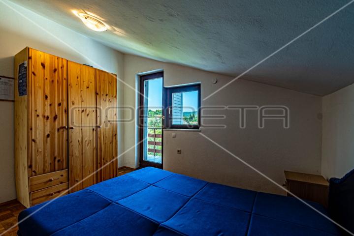 Kuća sa 7 apartmana, 250 m do mora, Lumbarda