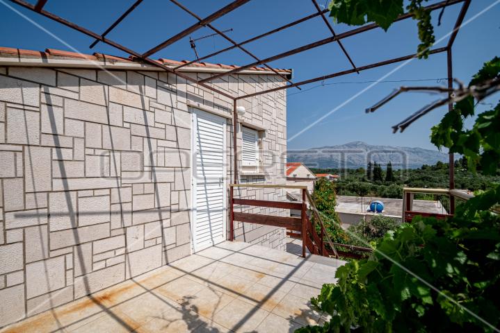 Kuća sa 7 apartmana, 250 m do mora, Lumbarda