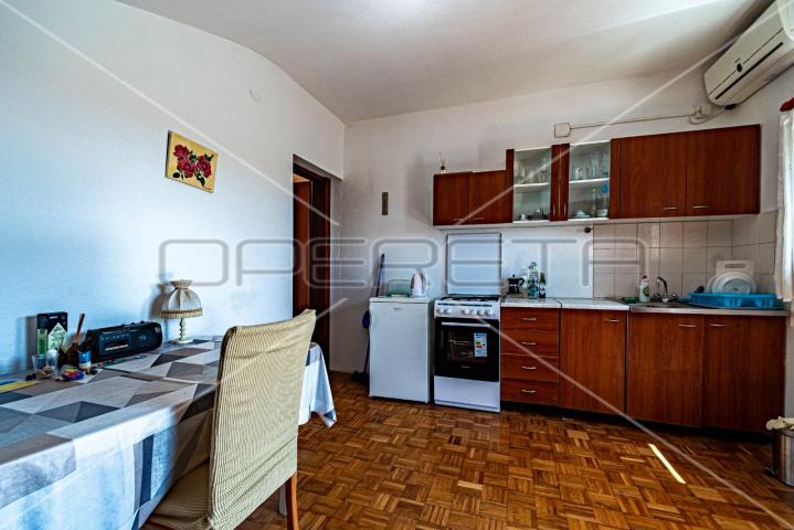 Kuća sa 7 apartmana, 250 m do mora, Lumbarda