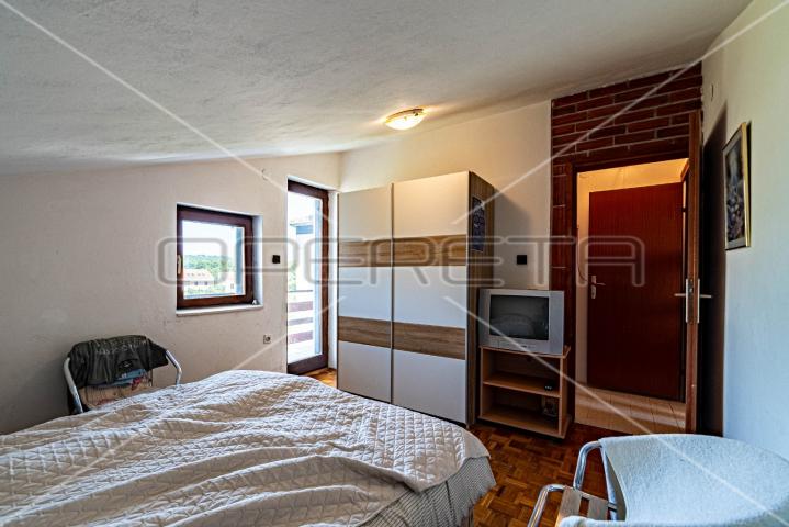 Kuća sa 7 apartmana, 250 m do mora, Lumbarda