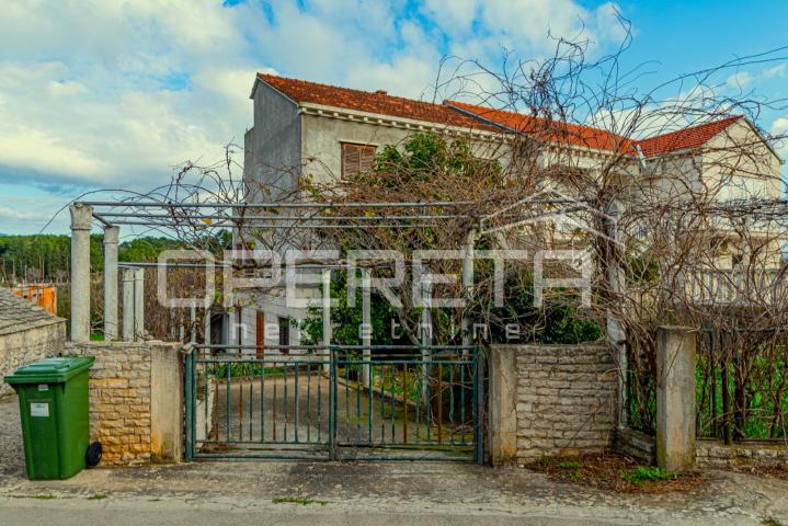 Kuća na atraktivnoj lokaciji, 240 m2, Lumbarda, otok Korčula
