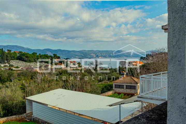 Kuća na atraktivnoj lokaciji, 240 m2, Lumbarda, otok Korčula