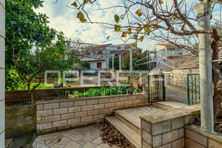 Kuća na atraktivnoj lokaciji, 240 m2, Lumbarda, otok Korčula