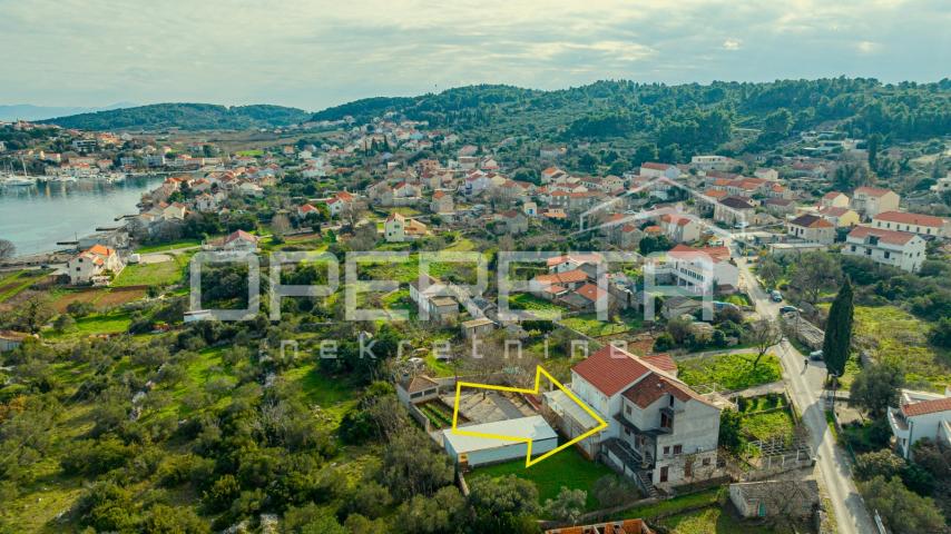 Kuća na atraktivnoj lokaciji, 240 m2, Lumbarda, otok Korčula