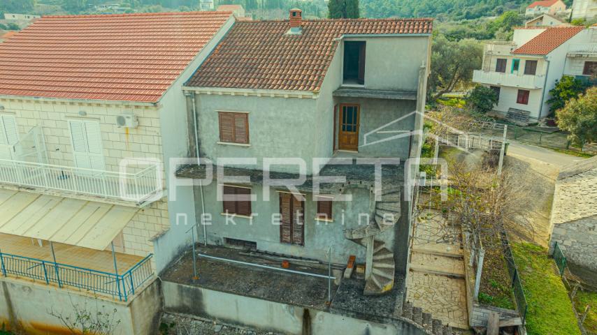Kuća na atraktivnoj lokaciji, 240 m2, Lumbarda, otok Korčula