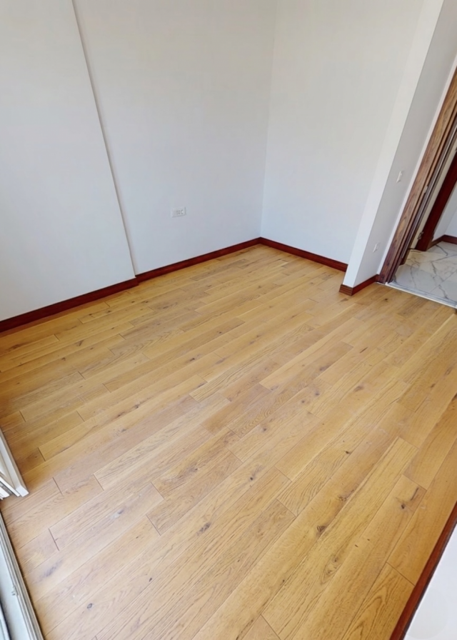 Eine 57 m² große Wohnung mit Terrasse in der Wohnanlage in Bar