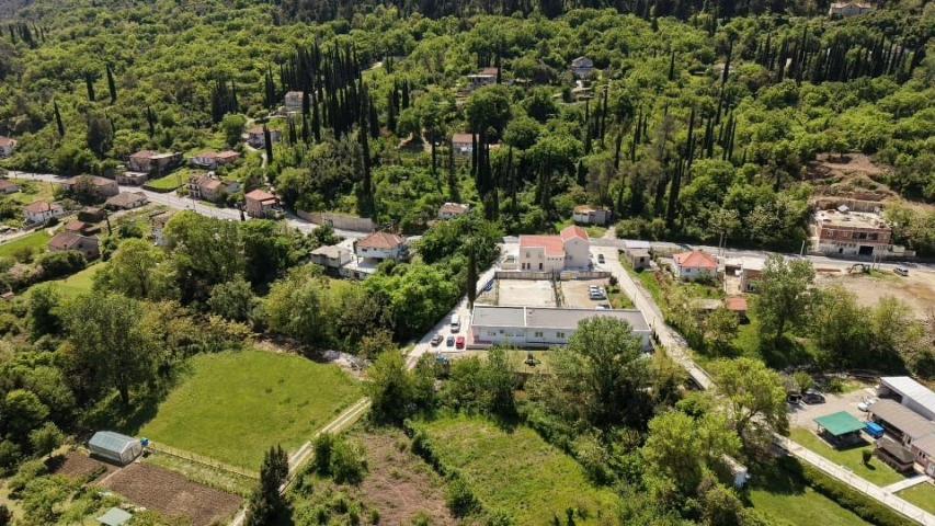 Urbanizovan atraktivan plac 1.677 m² – Herceg Novi, 50 metara od magistrale