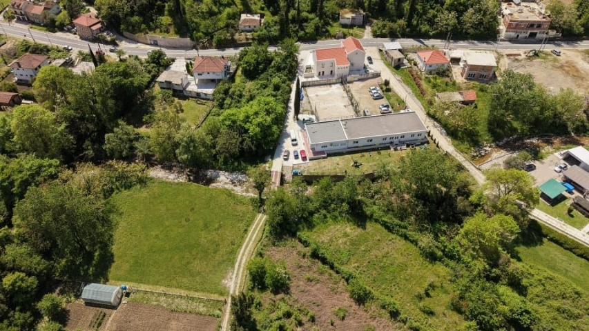 Urbanizovan atraktivan plac 1.677 m² – Herceg Novi, 50 metara od magistrale