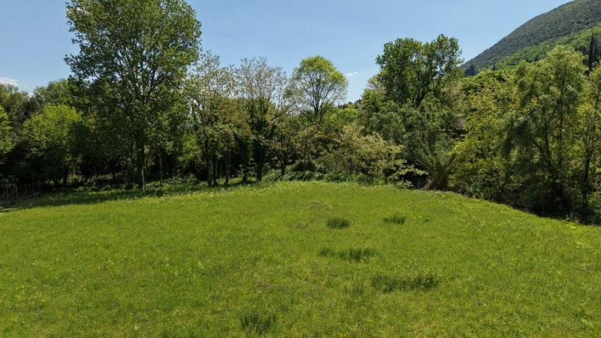 Urbanizovan atraktivan plac 1.677 m² – Herceg Novi, 50 metara od magistrale