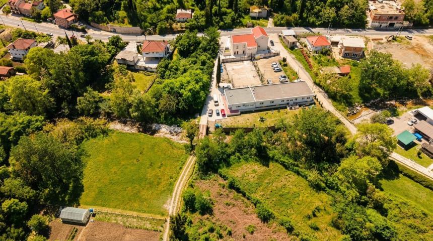 Urbanizovan atraktivan plac 1.677 m² – Herceg Novi, 50 metara od magistrale