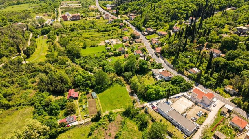 Urbanizovan atraktivan plac 1.677 m² – Herceg Novi, 50 metara od magistrale