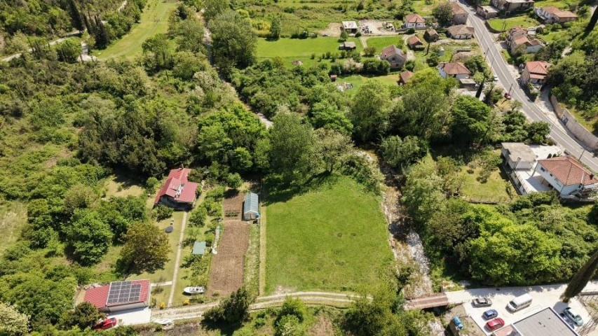 Urbanizovan atraktivan plac 1.677 m² – Herceg Novi, 50 metara od magistrale