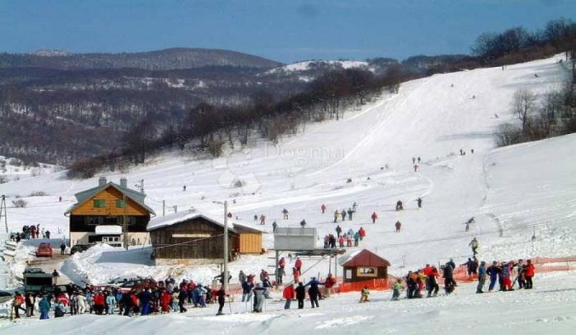 MRKOPALJ NOVOSAGRAĐENA KUĆA NA TOP LOKACIJI!