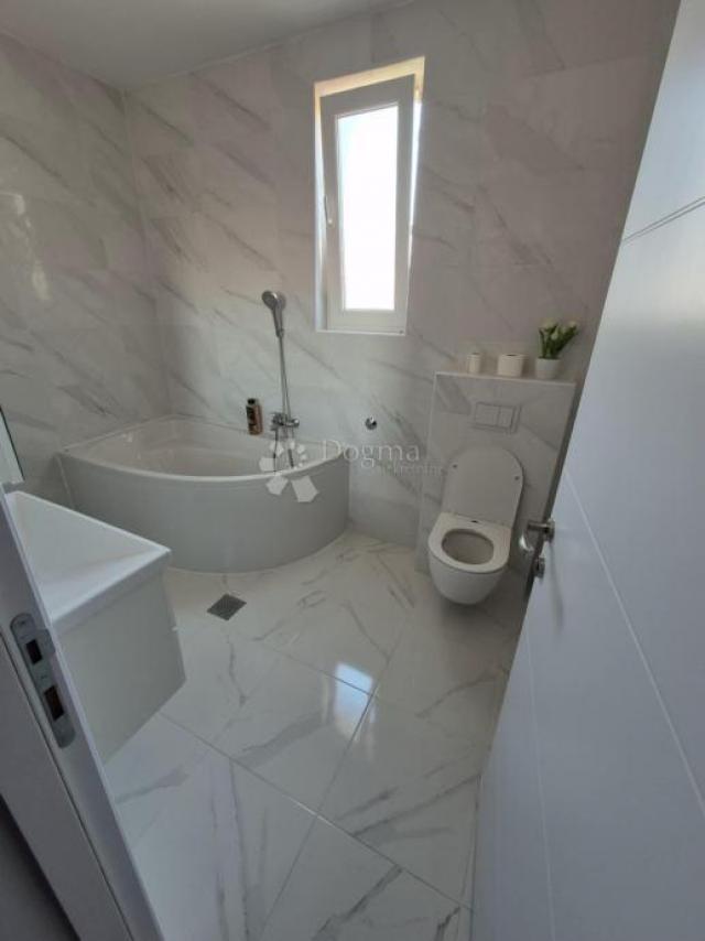 PRODAJA NOVOADAPTIRANE KUĆE S POSLOVNIM PROSTOROM, Novigrad Podravski, 282m2,  