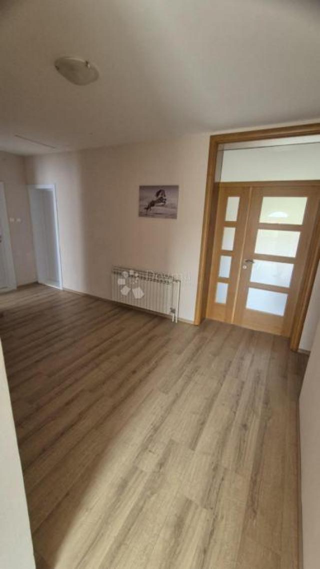 PRODAJA NOVOADAPTIRANE KUĆE S POSLOVNIM PROSTOROM, Novigrad Podravski, 282m2,  