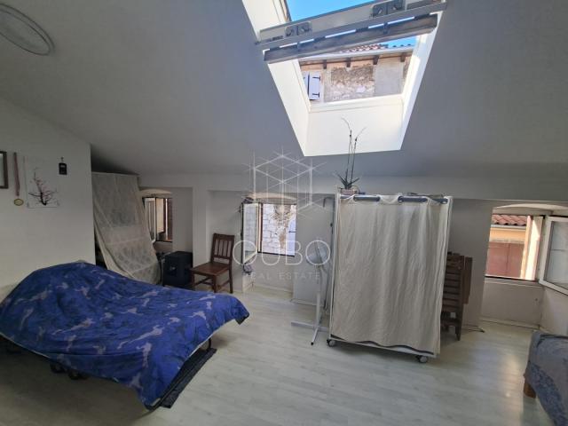 Rovinj – Stan u staroj jezgri s pogledom na more, dvije stambene jedinice, 72 m²